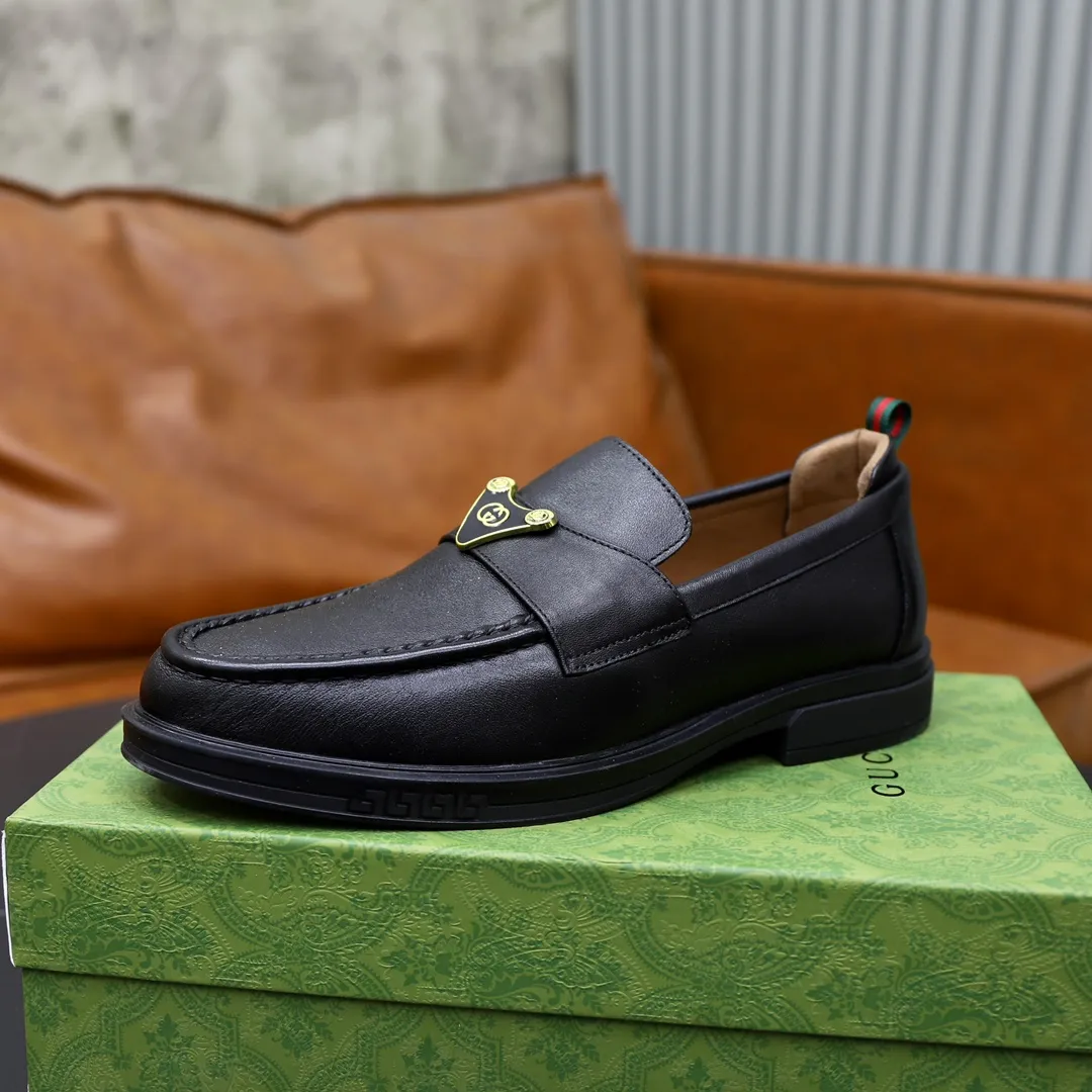 Men's shoes: 250🙅‍♂️🙅‍♂️🙅‍♂️Niuli Brand: GUCCI Size: 38-44 (45 can be customized) Level: Counter classic Material: Original soft cowhide upper Comfortable cowhide lining Original lightweight outsole Style category: Business casual footwear Driving leather shoes Color: Actual picture color